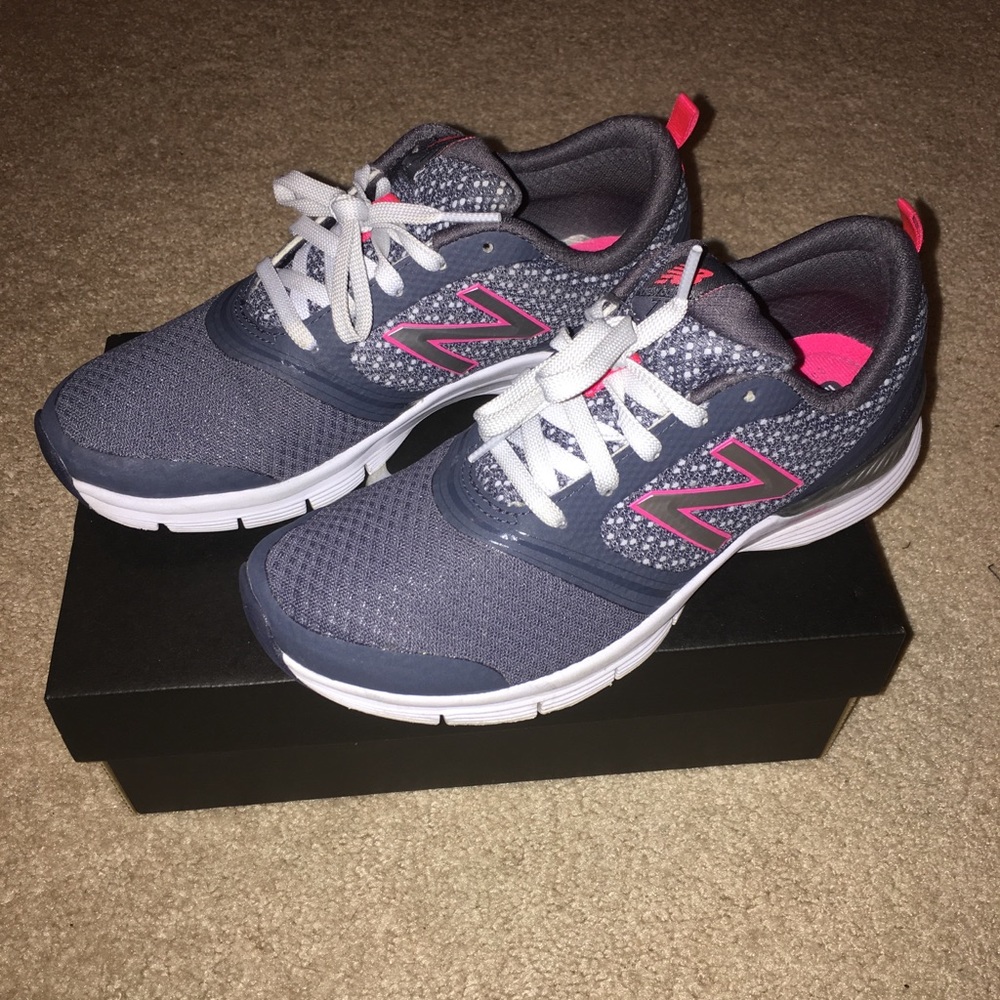 New Balance. Like new. No damage.